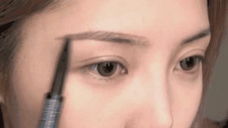 李佳琦推荐的花西子眉笔百搭色,李佳琦推荐的不脱妆眉笔