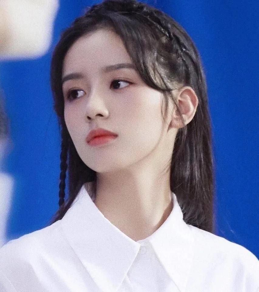 这姑娘会来事儿，性格好，就说她会红吧