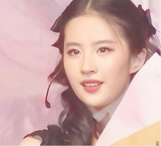 双蝴蝶结造型女星大pk:戚薇魅惑张雨绮显头大,赵露思发量取胜