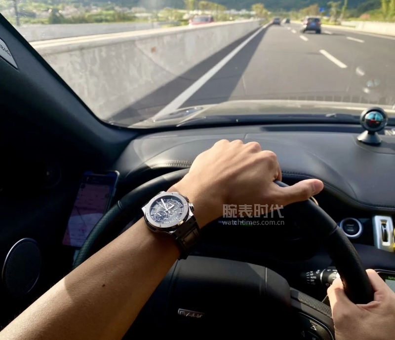 网友晒自己微信好友数量,网友晒1300手表