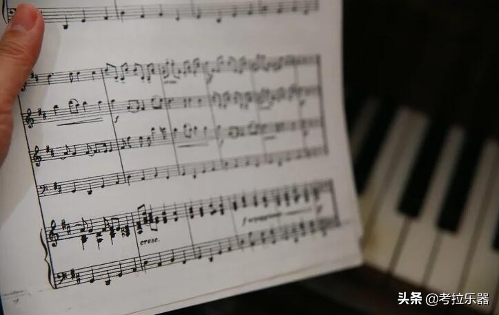 弹钢琴怎么让手跨度更大,弹钢琴如何扩指练习