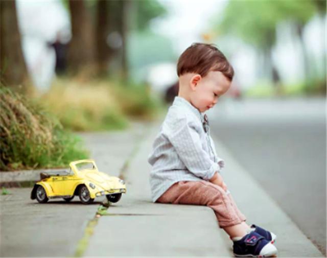 国家鼓励年轻人生孩子,当今社会年轻人怎么才愿意生孩子