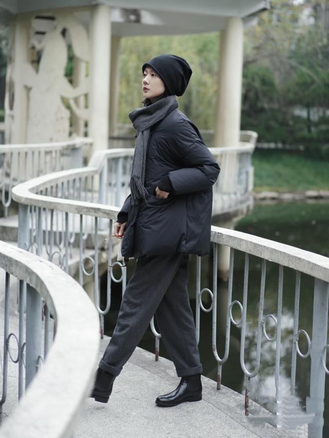 羽绒服去灰小诀窍,黑色羽绒服沾灰尘是质量问题吗