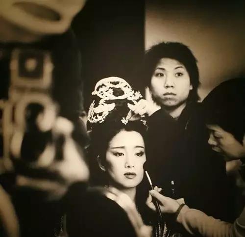 周润发：“香港之子”被拉下神坛，他的完美人设如何被媒体摧毁？