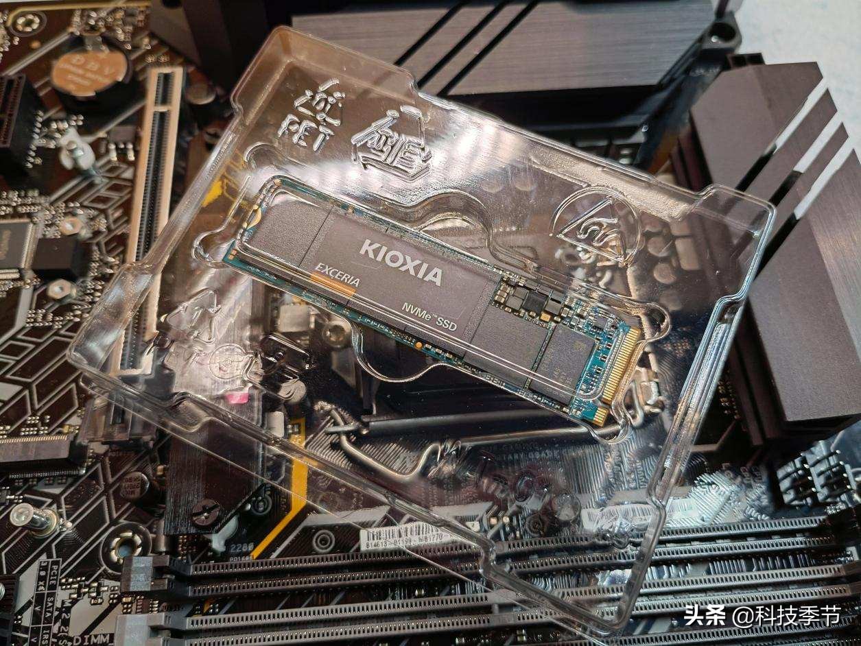 铠侠rc10ssd跑分,铠侠rc10固态硬盘散热片怎么装