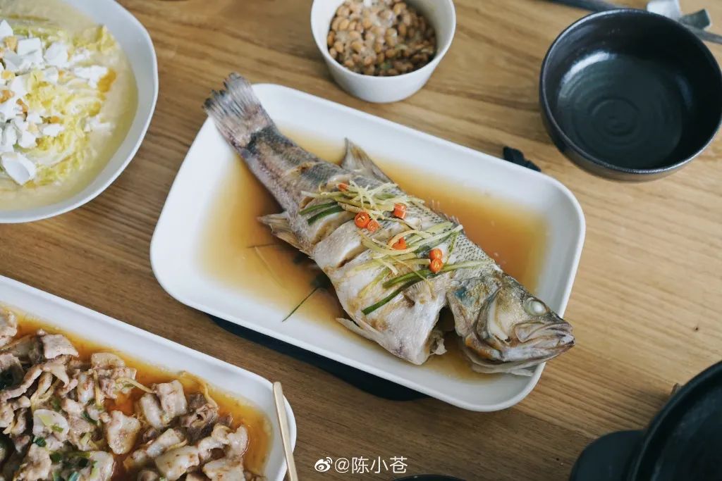 女明星生活费2万,上亿身家女明星日常