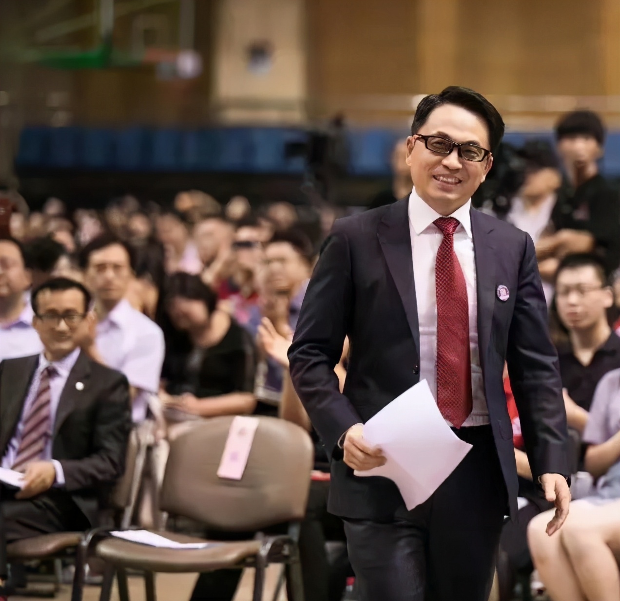 从穷学生逆袭成亿万富翁,张磊自述:做对事,就算慢点也会变富