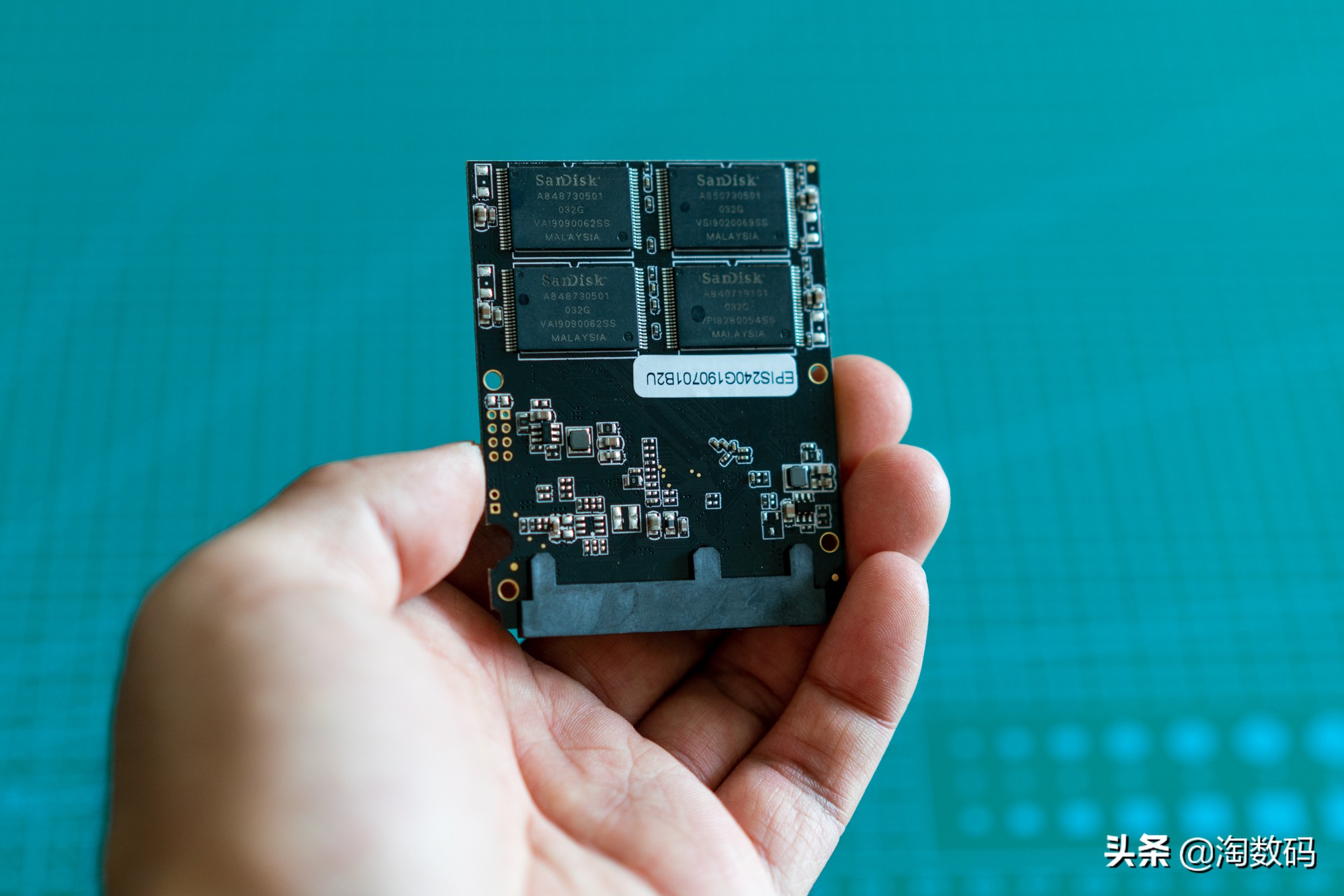 人穷就要逛闲鱼：￥79元包邮近全新240GB极匠三年保固态硬盘拆测