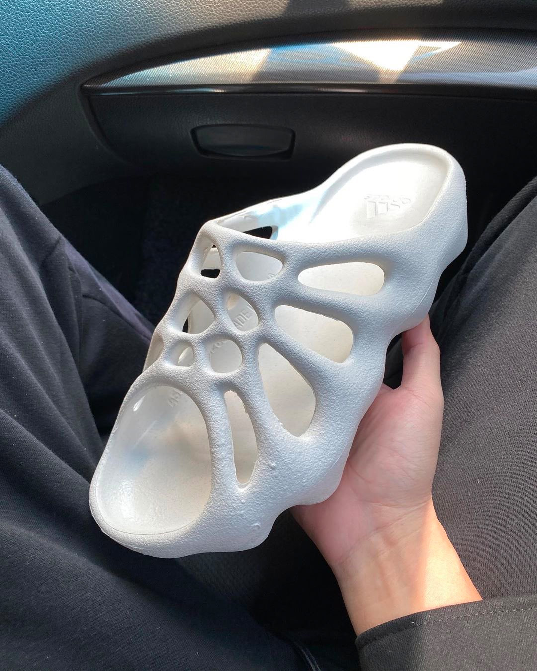 夏天想潮不捂脚|耐克AJ1拖鞋、匡威OneStar拖鞋、阿迪YEEZY拖鞋