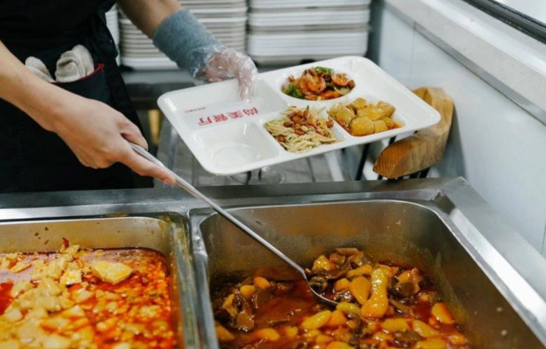 食堂阿姨为什么不愿意把饭倒掉,为什么食堂阿姨宁愿把饭菜倒掉