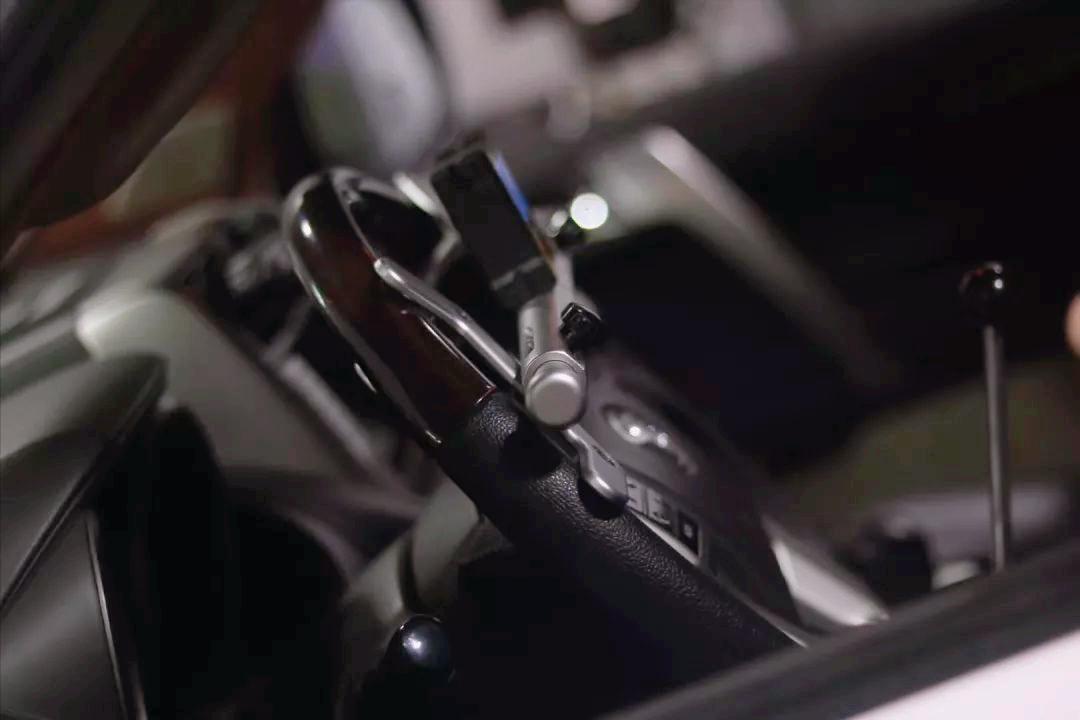 怪兽修车:翻新“残损不堪”的二手霸道LC150,满血复活变新车