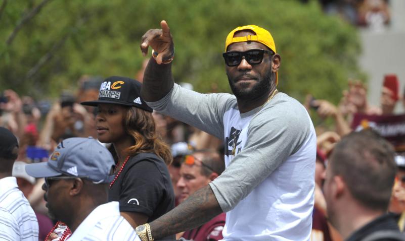 詹姆斯是不是救了安东尼,他救了一条人命挽救了2个家庭