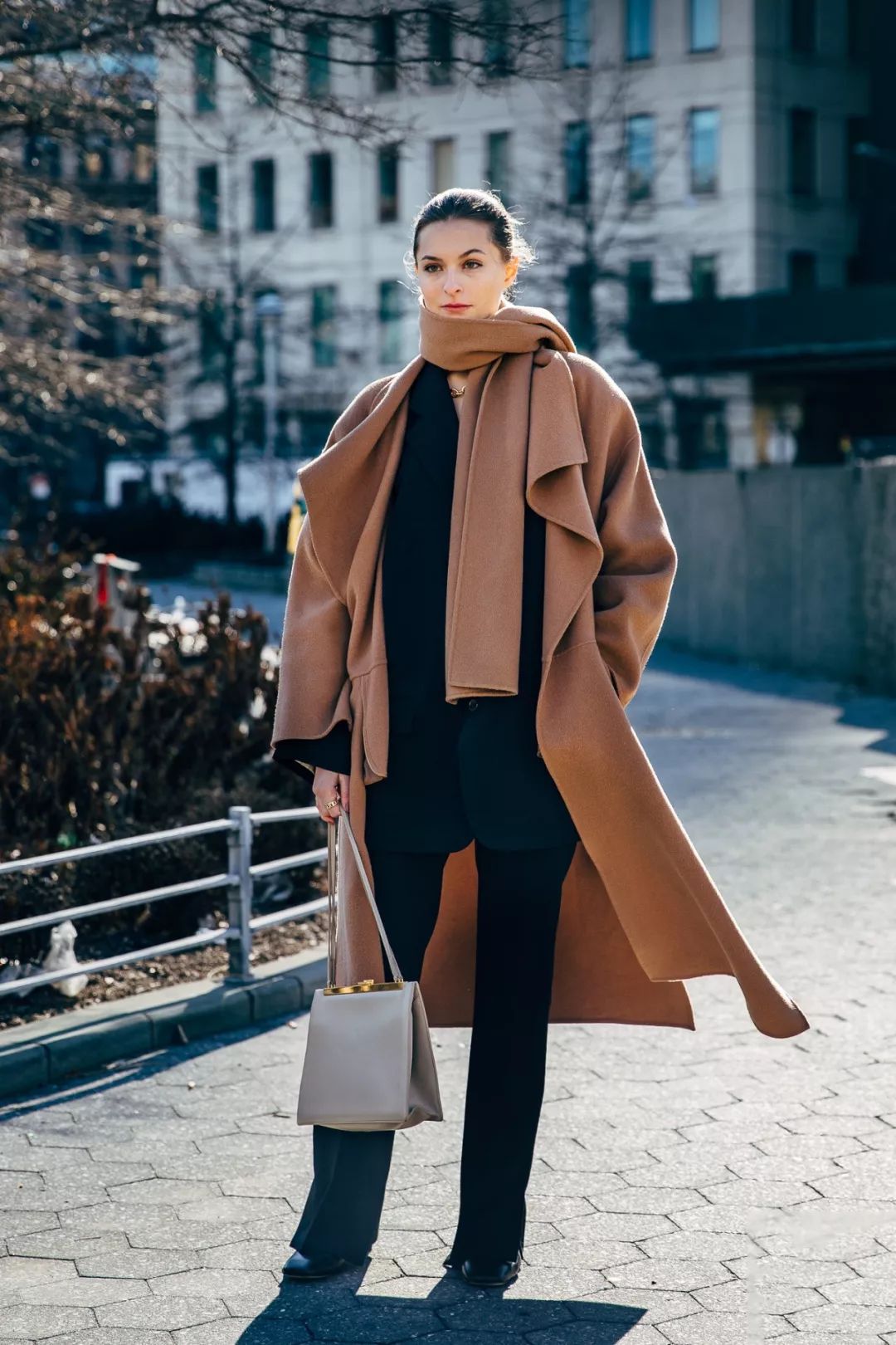 几百块的大衣和上千块大衣对比,廉价大衣和贵的对比