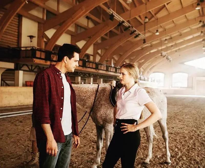 俄罗斯生活纪录片令人震惊的,揭秘富人奢靡生活的电影