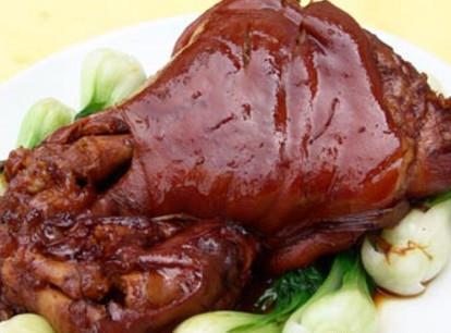 如何做秘制酱肘子入味不散的秘诀,酱肘子的家常做法肉质软烂有秘诀