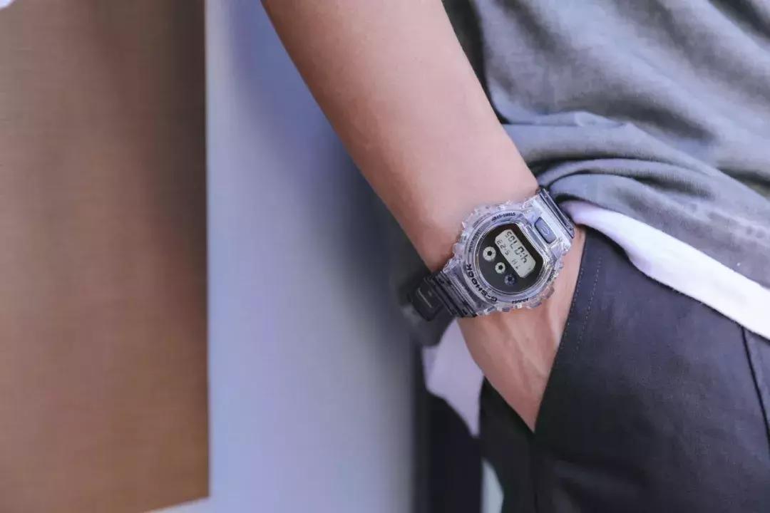 荷尔蒙最爆棚的手表,逆天荷尔蒙透明手表