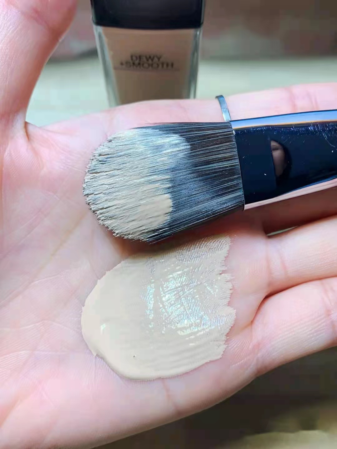 油皮适合的粉底液dw阿玛尼,美宝莲轻亲粉底液和dw