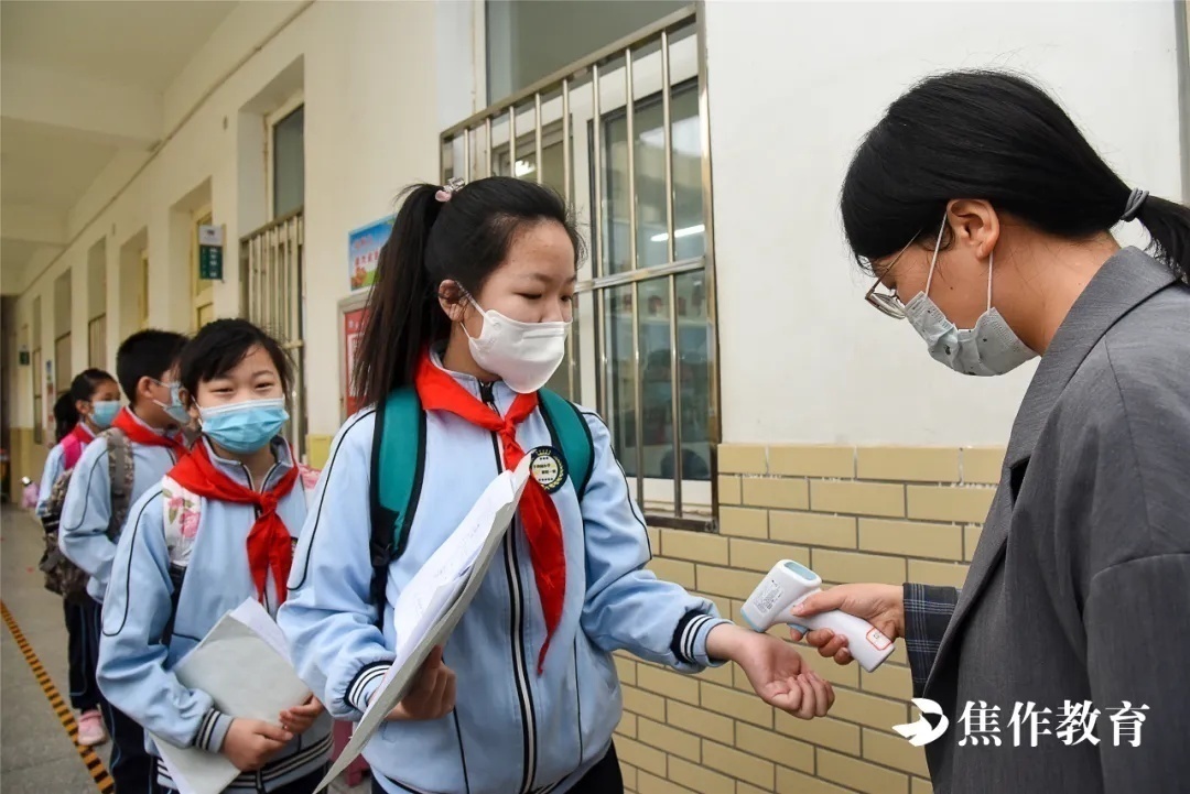 雪峰小学开学第一天的视频,桃源小学开学第一天