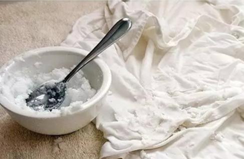 漂白水洗完衣服变黄了怎么补救,白衣服变黄如何洗白小窍门