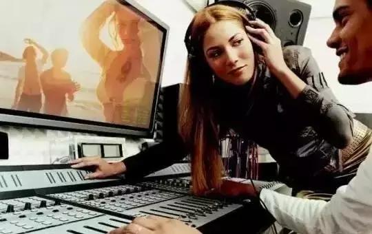 唱歌挣钱的十大职业,音乐类行业有哪些职业