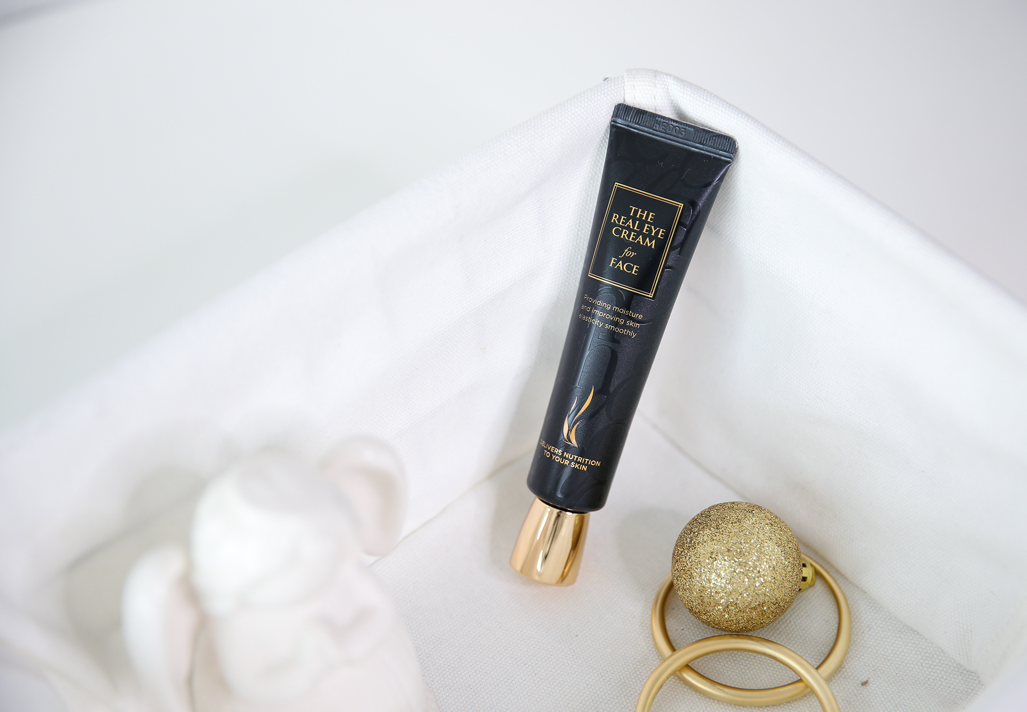 “空调肌”逆袭记,新年第一款万能充电眼霜!