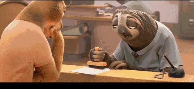 谁敢在我举哑铃时讲笑话,我见一次打一次