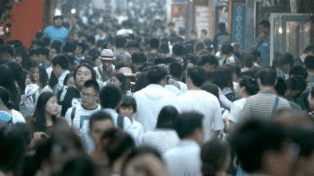 “齐”心“鲁”力|脱我旧时裳著我战时袍——看白衣战袍上的那些“吸睛”字符