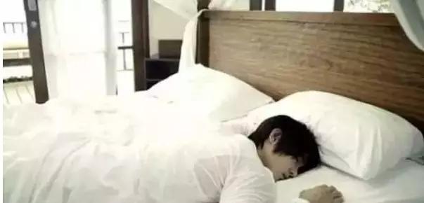 夏季清理床垫的三个步骤,春节打扫床垫