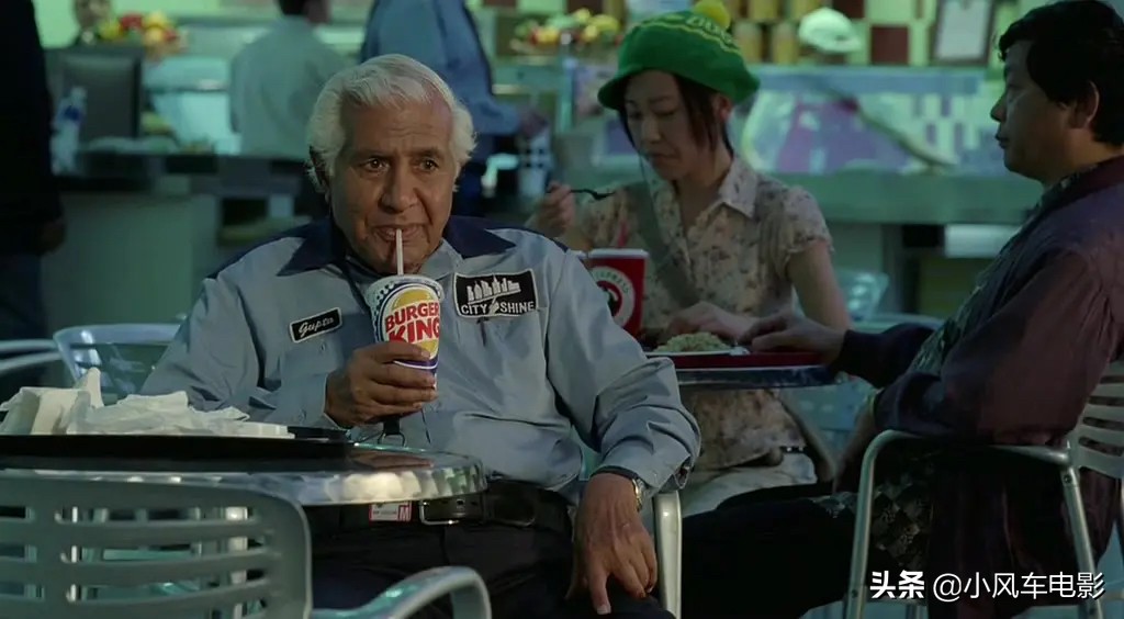 他身无分文被困机场9个月，不仅存活而且受到所有工作人员的尊重