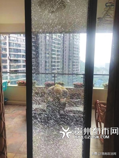 高楼钢化玻璃碎了要换吗,高楼玻璃爆了