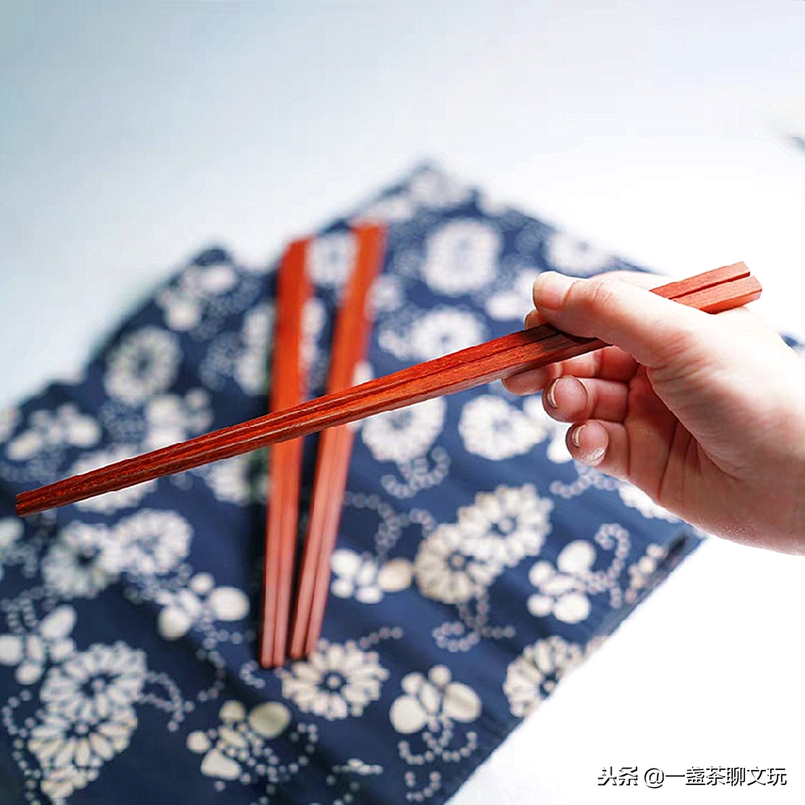 野蛮的刀叉却嘲讽筷子的优雅？手造一双专属筷，五千年文明教做人