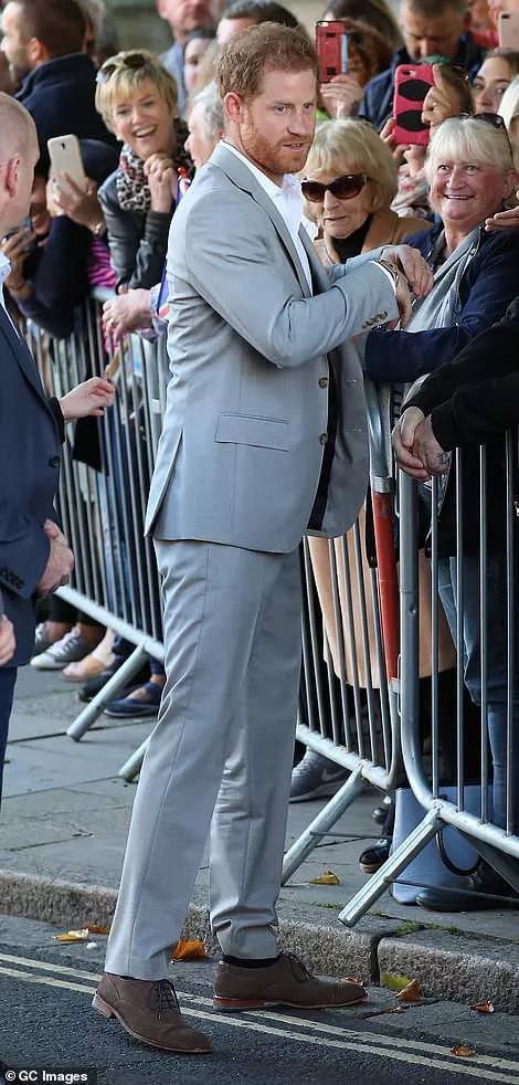 威廉、哈里、查尔斯王子同框太帅气！28个英伦绅士品牌拿走不谢