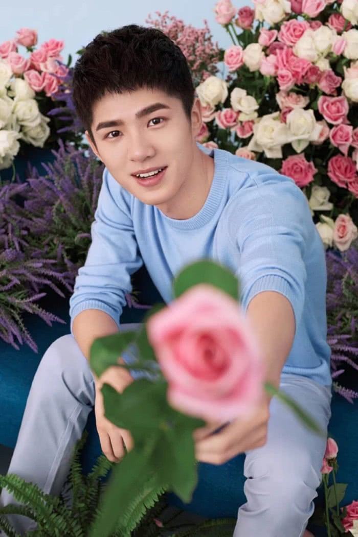 10位爱豆同时送花给你,你会选谁?网友:除了第十个,我全都要