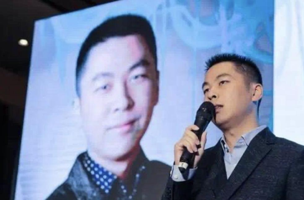 江苏首富之子,接管老爸300亿家产,却无法解决90亿服装库存