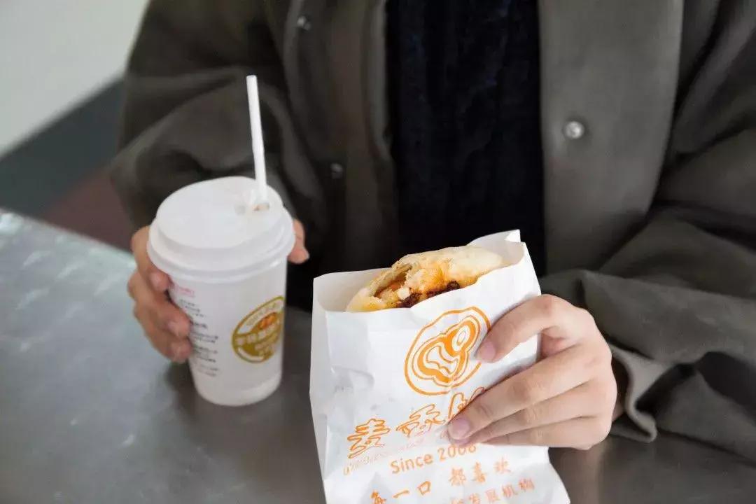 叫醒你的不是闹钟是给孩子做饭,清晨叫醒你的不是闹钟