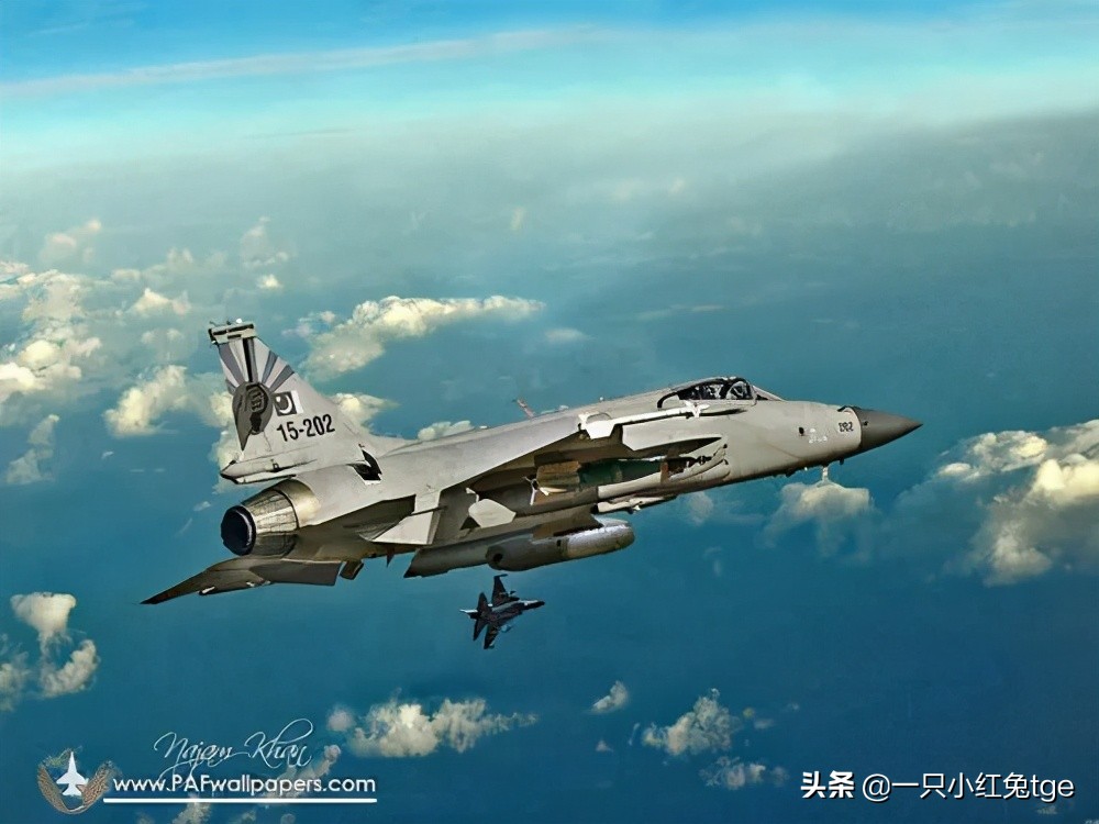 缇庡啗绌哄啗瑁呭澶у叏,閭ｄ簺骞村厰瀛愭悶鍒扮殑瑁呭