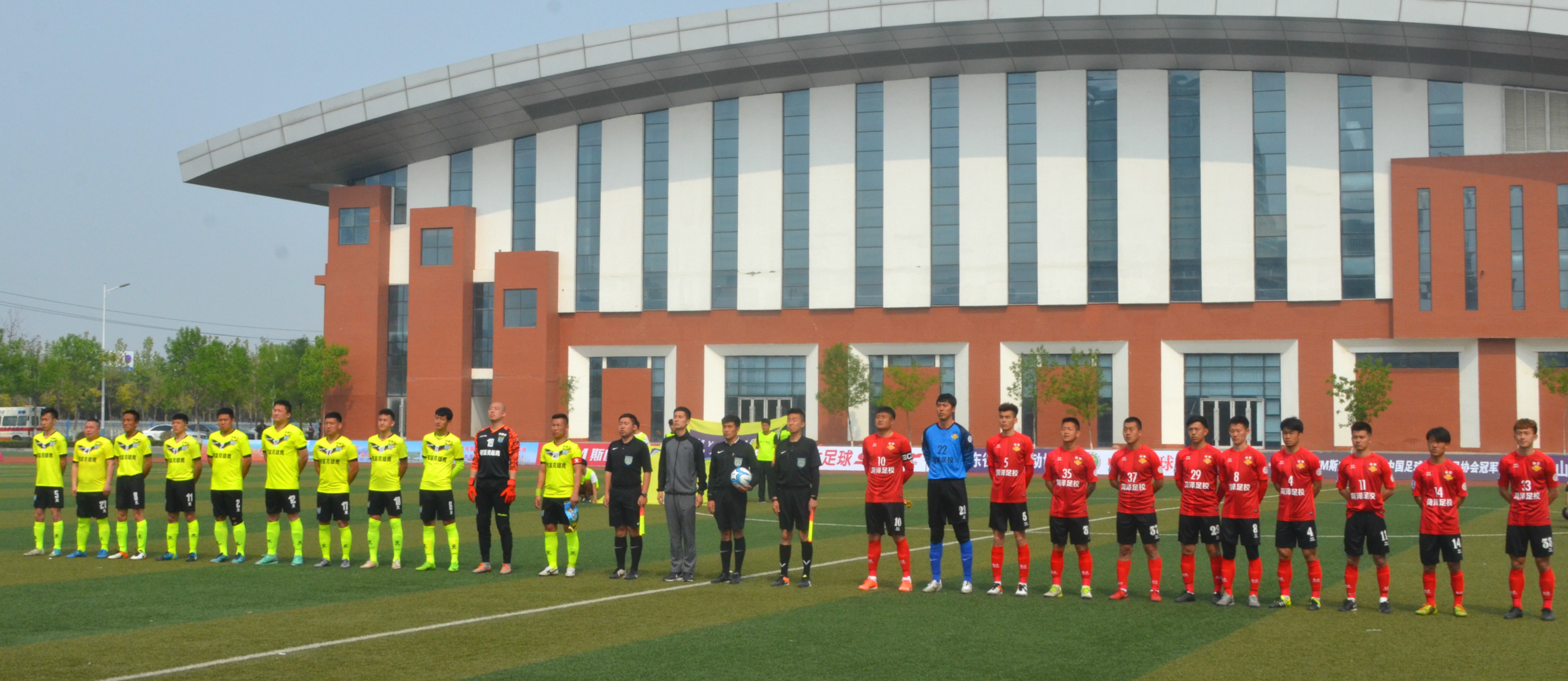 市体育局局长史长华亲临东营为曹州队加油助威，曹州队3：1胜对手