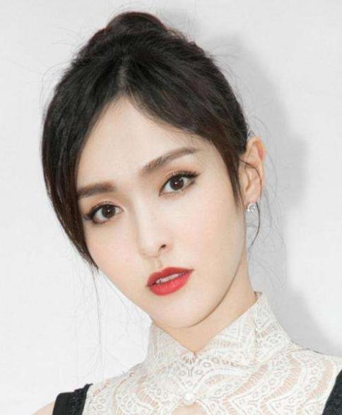 兰蔻黑天鹅睫毛膏压睫毛,cpb睫毛膏和兰蔻睫毛膏哪个好用