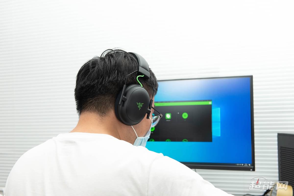 雷蛇旋风黑鲨v2x和v2pro有什么区别,雷蛇耳机旋风黑鲨v2玩吃鸡
