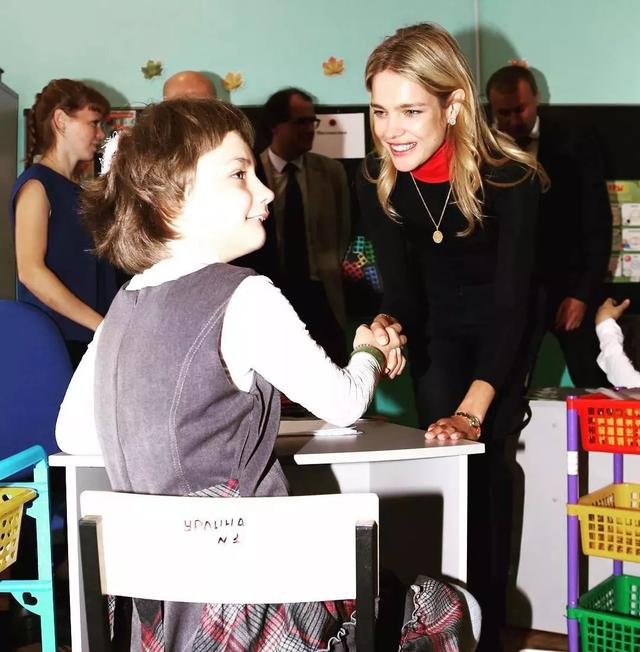 俄罗斯乡下水果妹，她凭什么头婚嫁英国贵族，二婚成LV太子妃？