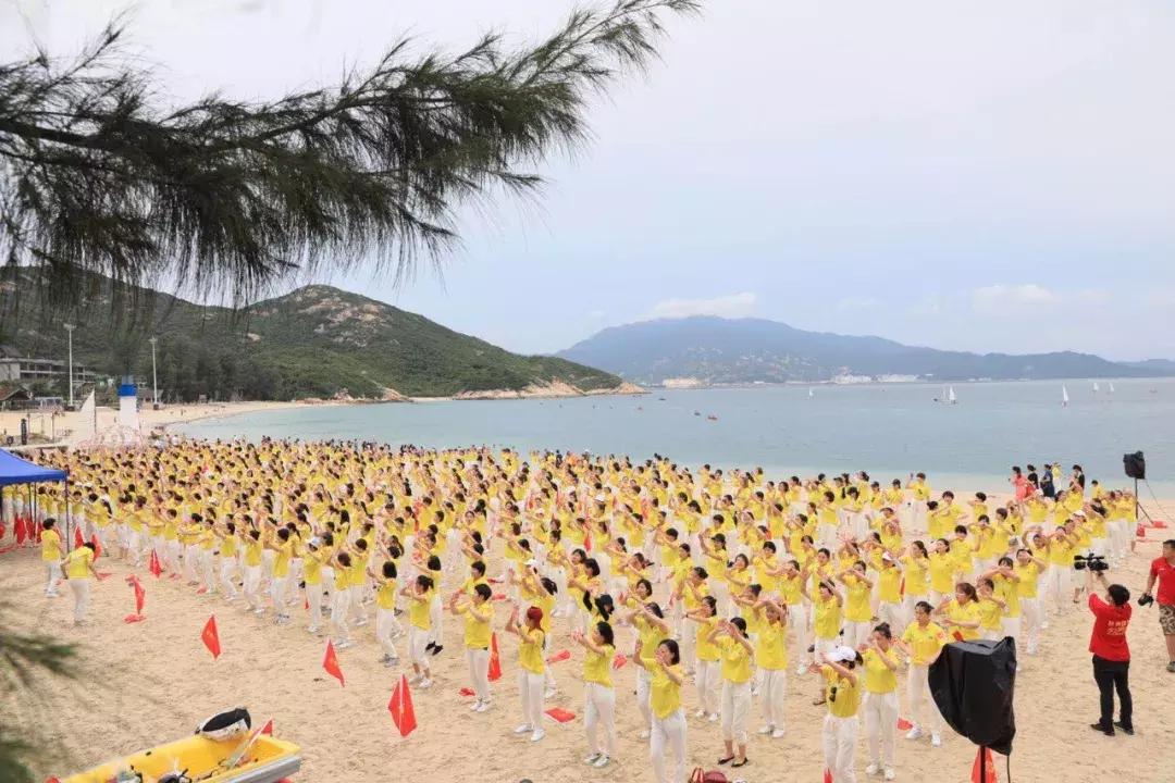 巨邦快乐集结号丨看见了,其中一艘游艇上,是我们的船长大舅哥