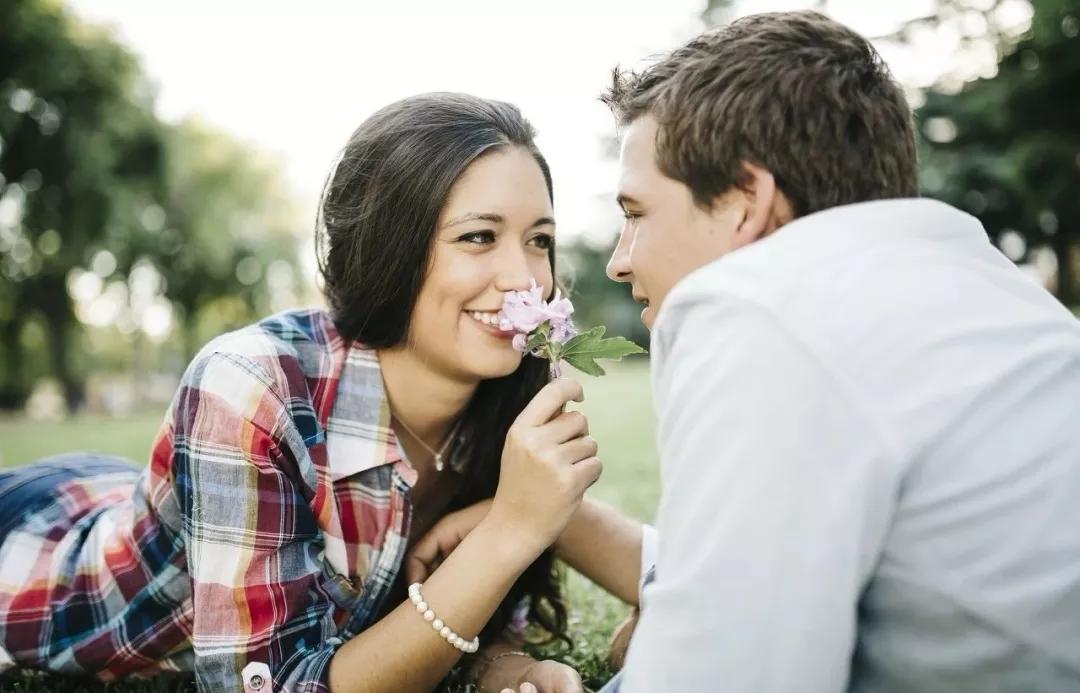 追女生技巧男生必看,追女生男生应该保持的正确心态