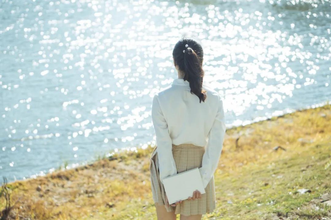 背过终身难忘的9首古诗词,上学时背过的诗词现在才真正了解