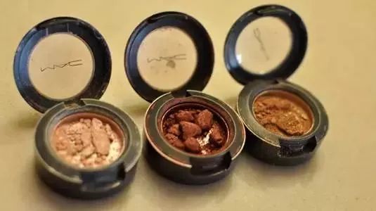 如何修复烂了的口红,口红碎了修复的最佳方法