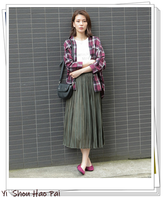 红色小格子衬衫女长袖时尚穿搭,红色格子衬衫配什么颜色裤子好看