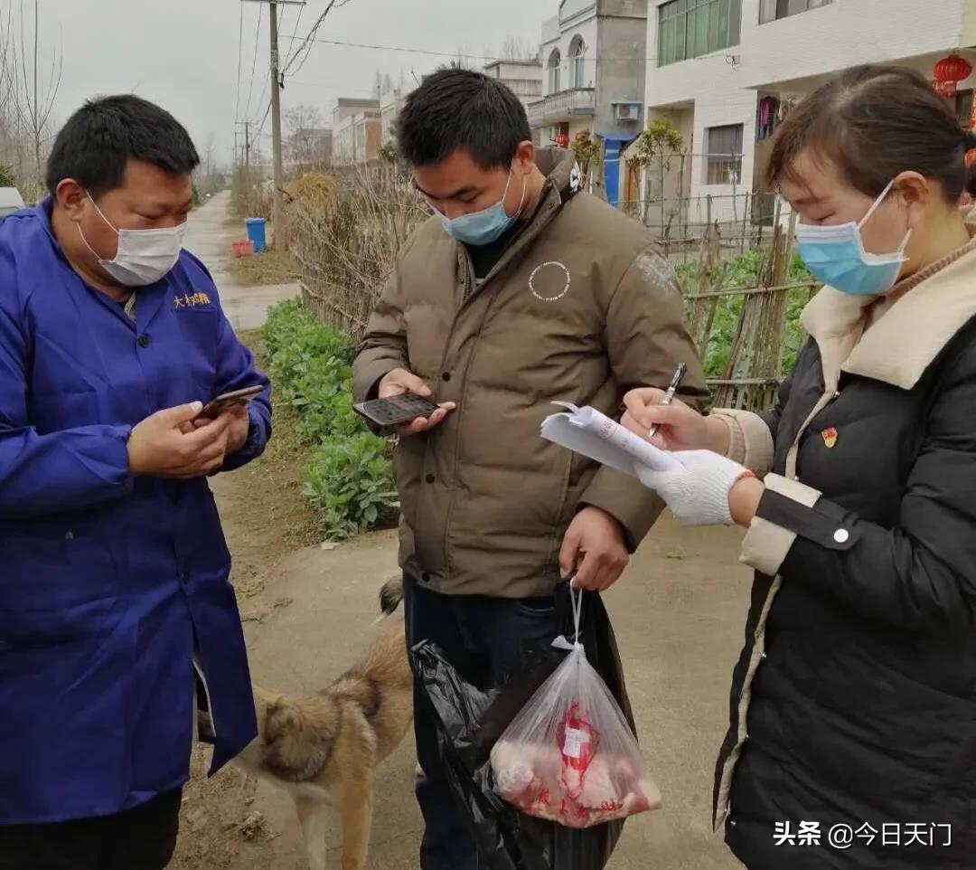 他行动不便，为500多户村民当起“代购员”，一干就是20多天