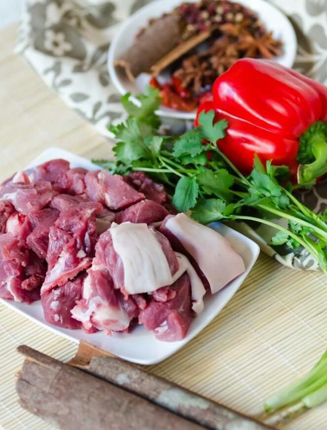 羊肉有点儿臭味怎么才能去除臭味,羊肉有味道了用什么方法去除