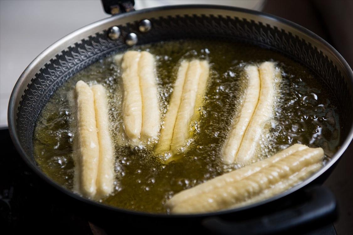 炸油条没有小苏打怎么做酥脆松软,小苏打泡打粉炸油条最佳配方