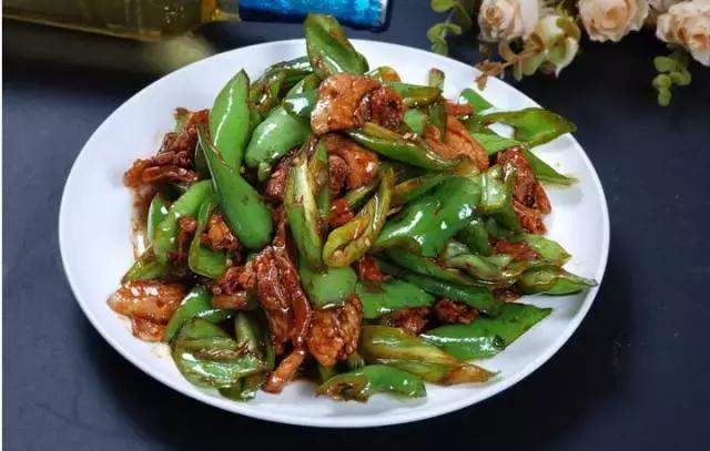 猪脚肉炒辣椒的做法大全,焖腊五花肉最好吃的做法