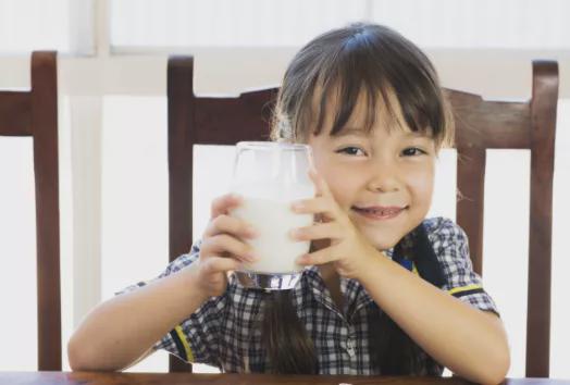 蒙牛与伊利哪个销量更大,蒙牛和伊利是一家集团吗